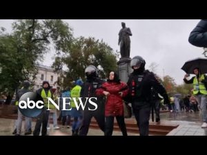 Read more about the article Hundreds of people arrested in Russia for protesting new military draft