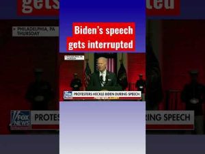 Read more about the article Biden gets heckled during speech #shorts