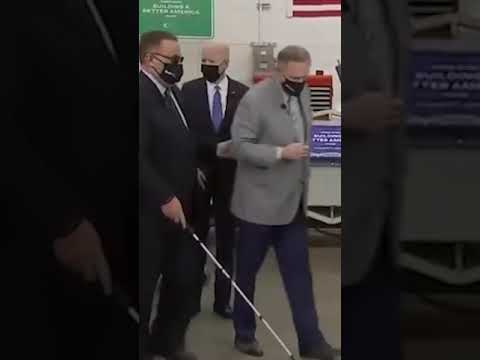 You are currently viewing Biden Completely Forgets Where He Is While Leading a Blind Guy Around | #shorts