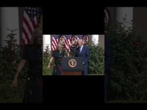 Read more about the article Jill Biden Has to Direct a Lost Joe Biden Off-Stage | #shorts