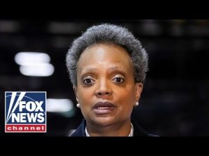 Read more about the article Lori Lightfoot slams Greg Abbott’s busing of migrants despite ‘sanctuary city’ status