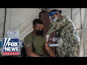 Read more about the article Kilmeade confronts Biden spokesman over military vaccine mandate