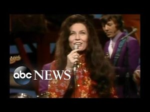 Read more about the article Remembering Loretta Lynn, trailblazing country music star dies at 90