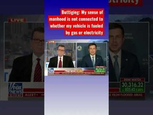 Read more about the article Pete Buttigieg claps back at Marjorie Taylor Greene’s criticism #shorts