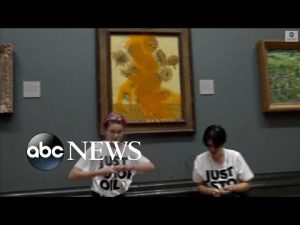 Read more about the article Climate activists throw soup on Van Gogh’s ‘Sunflowers’
