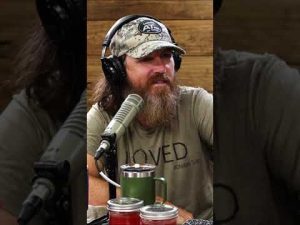 Read more about the article Jase Robertson Inhales 12 Donuts in 2 Minutes