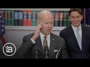 Read more about the article Biden Staff CRINGES When He Ends Event By Going Off Script and Taking Questions