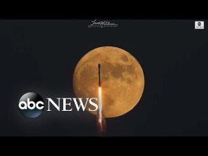 Read more about the article SpaceX rocket blasts past full moon l ABC News
