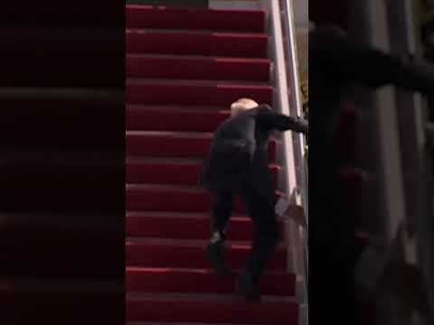 You are currently viewing Confused Biden Spins In Circles While Having ZERO Idea Where He Is | #shorts