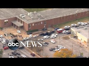 Read more about the article St. Louis police: 2 people killed, several others injured in school shooting