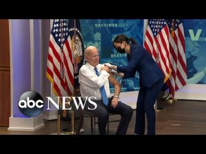 Read more about the article Biden gets updated COVID vaccine