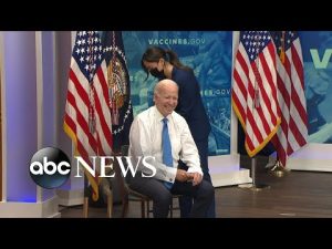 Read more about the article Biden gets updated COVID-19 booster l ABCNL