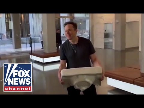 You are currently viewing Elon Musk shows up at Twitter HQ: ‘Let that sink in’