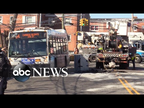 You are currently viewing New York City bus hijacked, crashes into pole