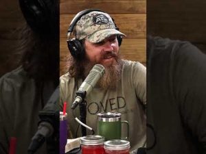 Read more about the article Jase Robertson’s Best Way to Relieve Stress: Chopping Firewood
