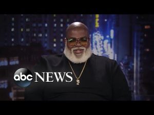 Read more about the article Santa Chris on being a Black Santa: ‘There’s always going to be pushback’ l ABCNL
