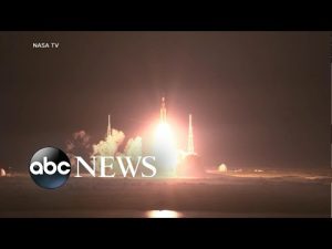 Read more about the article NASA’s unmanned Artemis 1 rocket blasts into space l GMA