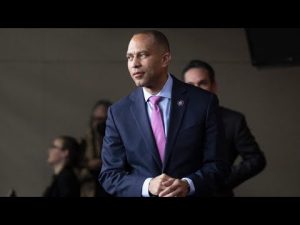 Read more about the article Hakeem Jeffries emerges as frontrunner to lead House Dems