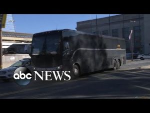Read more about the article Another bus carrying migrants from Texas arrives in Philadelphia