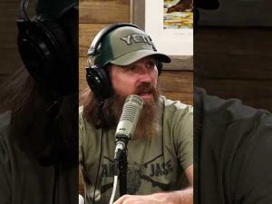 Read more about the article Jase Robertson: In the Storm, Where Is Your Faith Anchored?