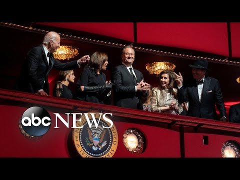 You are currently viewing Kennedy Center Honors, Warnock wins, a lava channel: Week in Photos