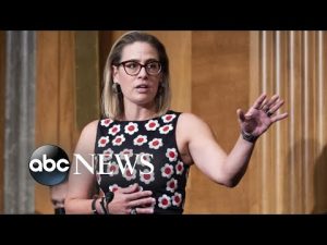 Read more about the article Arizona Sen. Kyrsten Sinema leaving Democratic party, registering as Independent | ABCNL