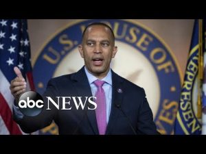 Read more about the article Hakeem Jeffries is 1st person of color elected to lead a party in Congress