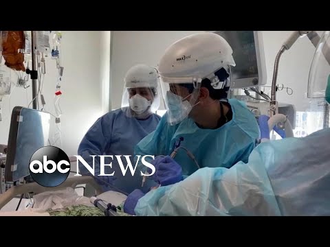 You are currently viewing Officials urge mask-wearing as ‘tripledemic’ threat grows l GMA