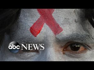 Read more about the article World AIDS Day, Mauna Loa volcano, royals in Boston: World in Photos, Dec. 1