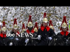Read more about the article Snow in England, protests in Peru, drones over Qatar: World in Photos, Dec. 13