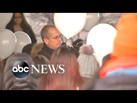 You are currently viewing Chicago high school students walk out of class over gun violence