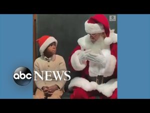 Read more about the article Santa uses sign language to communicate with deaf and hard of hearing children