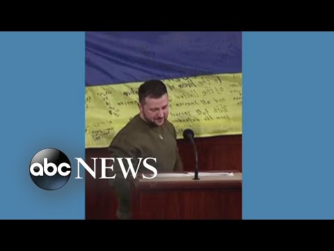 You are currently viewing Zelenskyy presents battle-scarred Ukrainian flag to Congress