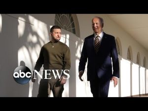 Read more about the article Zelenskyy visits Biden, migrants wait in Mexico: World in Photos, Dec. 22