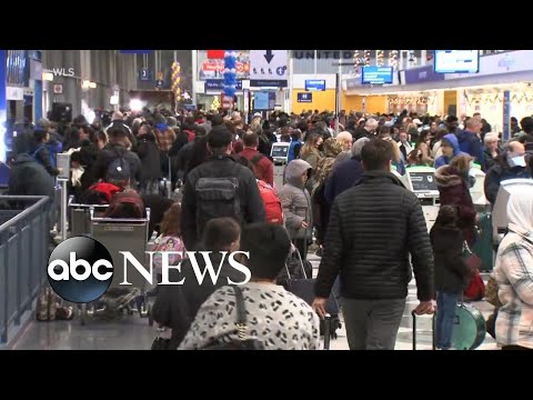 You are currently viewing Storm forces cancellations of holiday flights