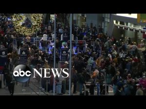 Read more about the article The Points Guy’s tips for avoiding a holiday travel nightmare l ABCNL
