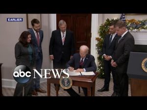Read more about the article Biden signs bill to avert rail strike, says fight for paid sick time not over