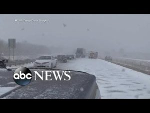 Read more about the article Holiday travelers face major delays and cancellations