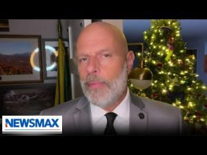 Read more about the article Fmr. Acting ICE Director on Title 42 | Rob Schmitt Tonight