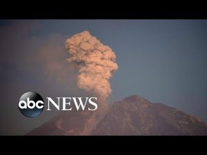 Read more about the article Volcano in Indonesia, war in Ukraine, Nutcracker in London: World in Photos, Dec. 5