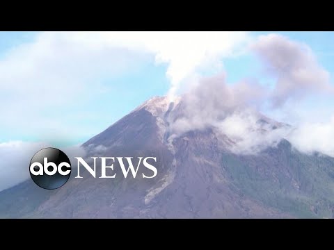 You are currently viewing Eruption of Indonesia volcano prompts evacuations
