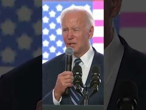 Read more about the article Biden’s Brain BREAKS While Trying To Read Off Teleprompter | #shorts