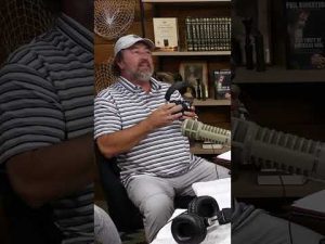 Read more about the article Wasp Attacks & Stings Al Robertson, While Phil & Jase Watch