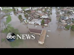 Read more about the article Deadly deluge as flooding, mudslides, rain batter the West Coast l GMA