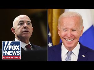 Read more about the article Exclusive: Emails show border chief’s fury at Biden admin