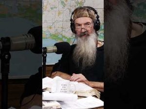 Read more about the article Phil Robertson Hurt His Back AGAIN: More Pain, Down the Backbone!