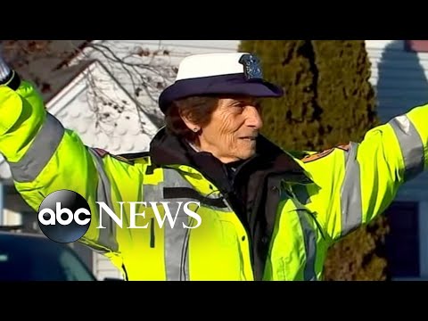 You are currently viewing 91-year-old crossing guard retires