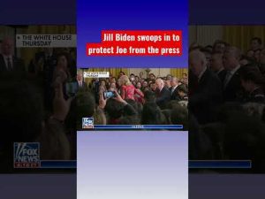Read more about the article Jill Biden shields Joe from reporters #shorts