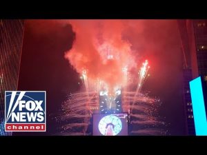 Read more about the article Fox News rings in 2023 from New York City
