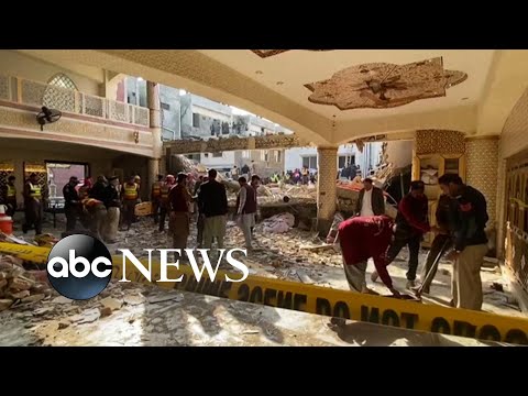 You are currently viewing Suicide bomber detonates inside mosque in Pakistan, killing and wounding dozens